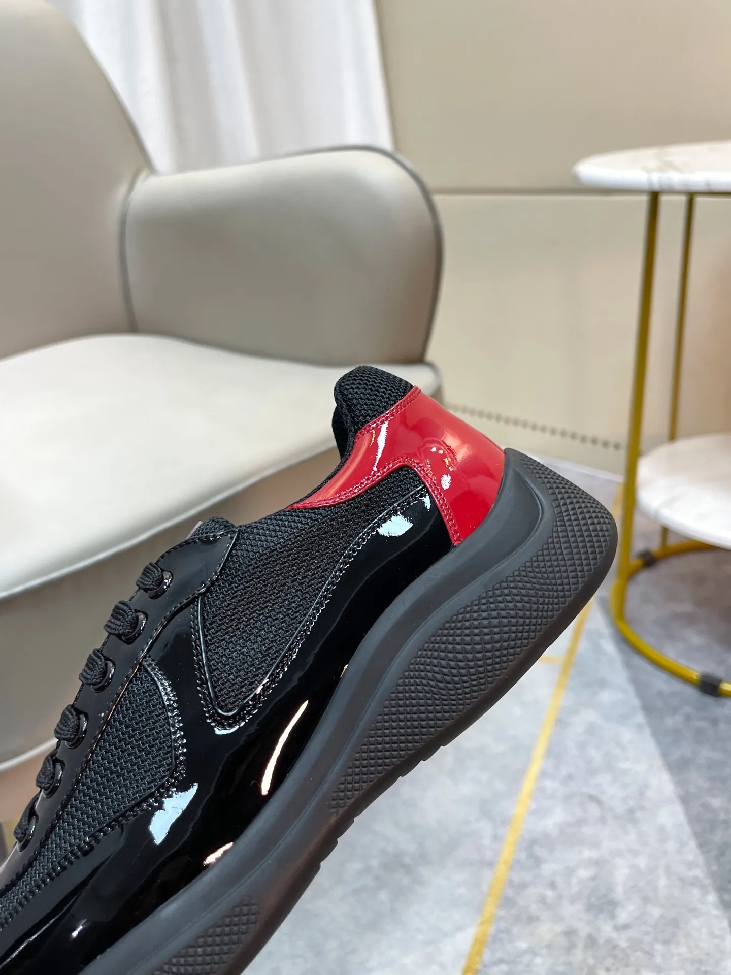 P680👟👟 Prada soft rubber and Bike fabric sports America’sCuP sneakers with Prada style have been redesigned, new fabrics and colors inject a new contemporary spirit into them. Size / 35-44 45 46 can be customized and non-returnable.